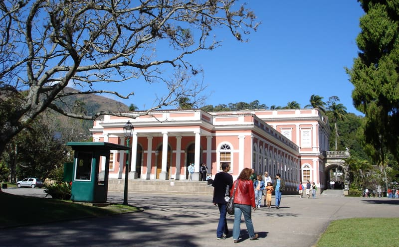 Fachada do Museu Imperial de Petrópolis, antigo palácio de verão de Dom Pedro II, na serra fluminense